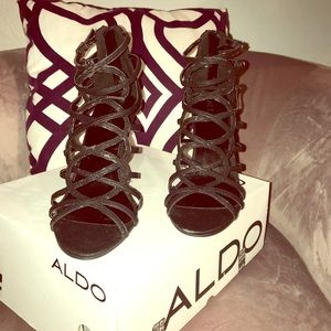 Aldo black cross cross stilleto